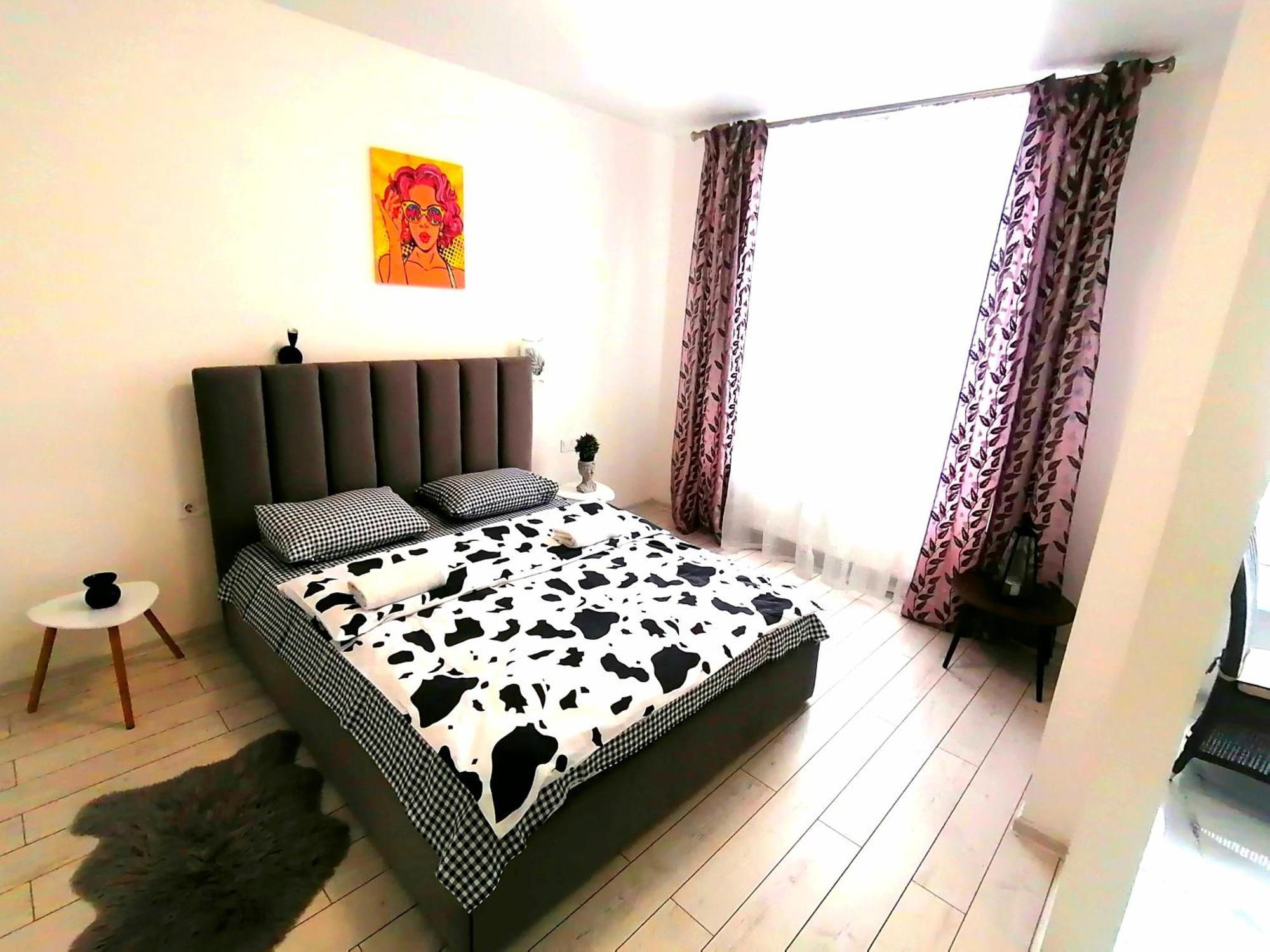Apartamento Новобудова Сам Центр Жк "Семицвіт" Leópolis Exterior foto