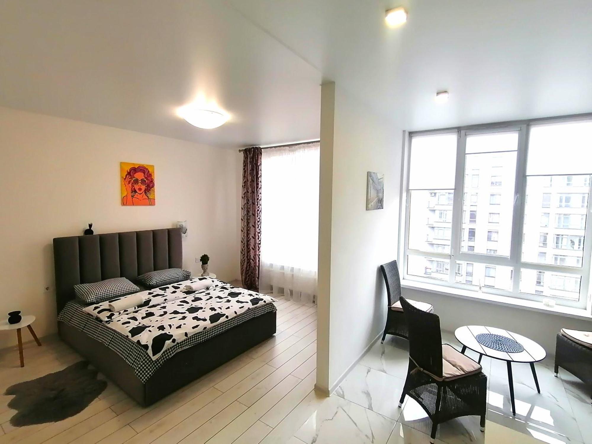 Apartamento Новобудова Сам Центр Жк "Семицвіт" Leópolis Exterior foto