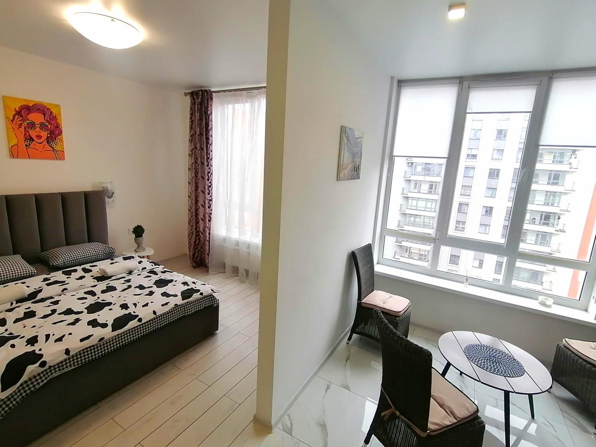Apartamento Новобудова Сам Центр Жк "Семицвіт" Leópolis Exterior foto