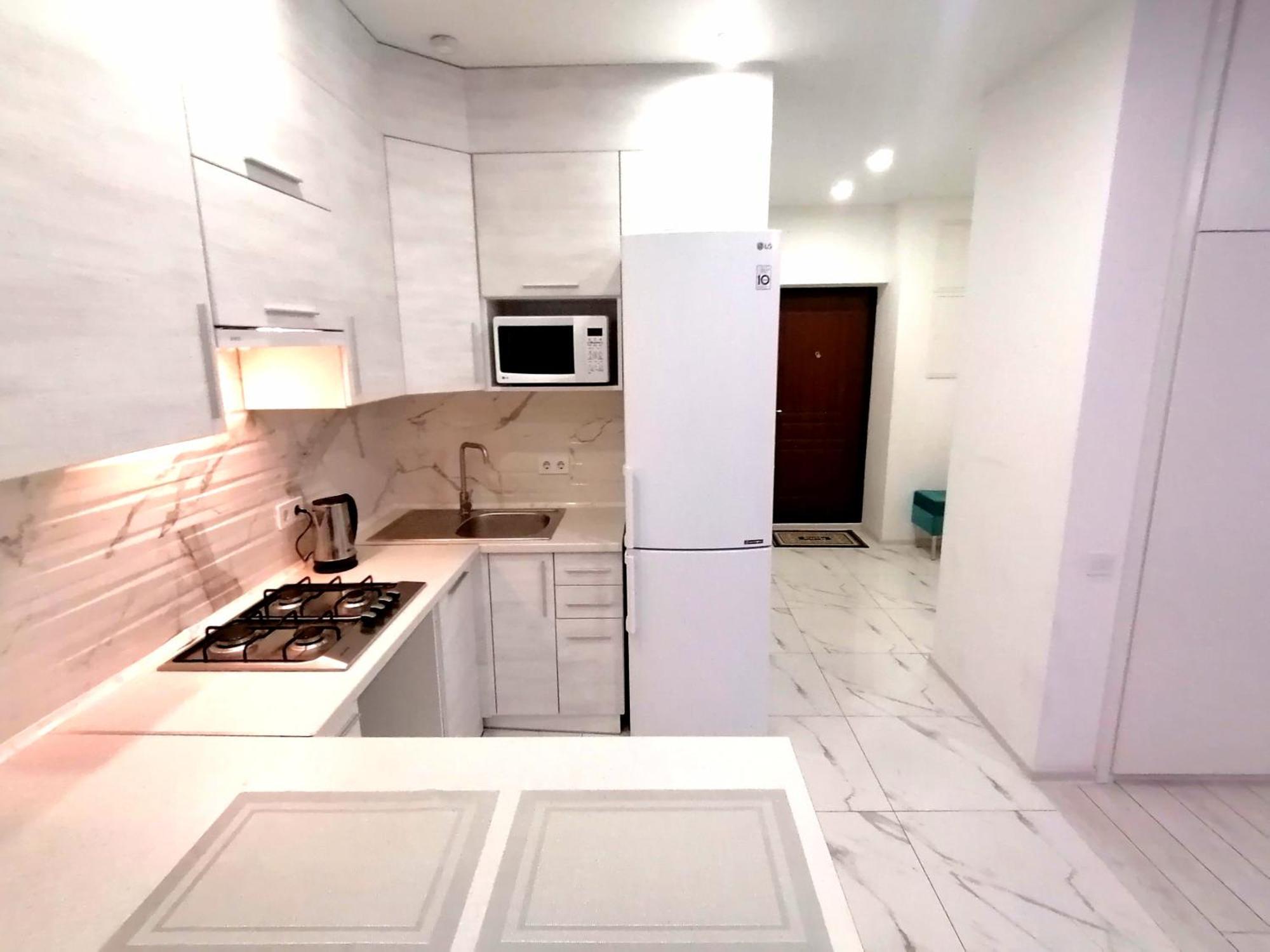 Apartamento Новобудова Сам Центр Жк "Семицвіт" Leópolis Exterior foto