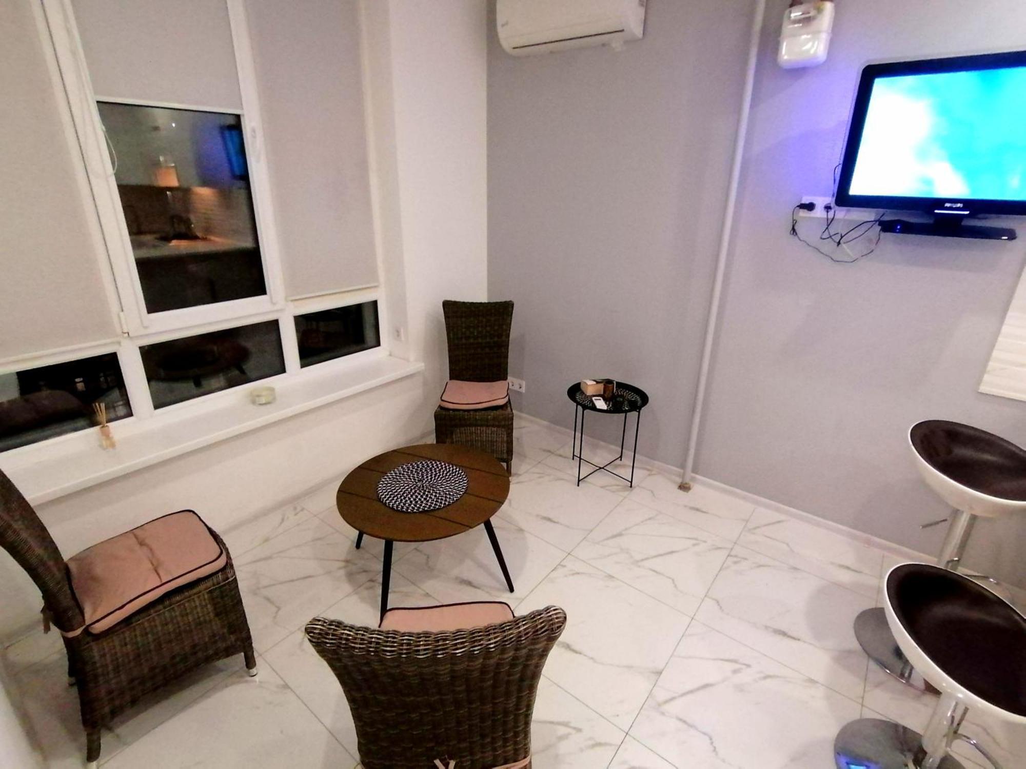 Apartamento Новобудова Сам Центр Жк "Семицвіт" Leópolis Exterior foto