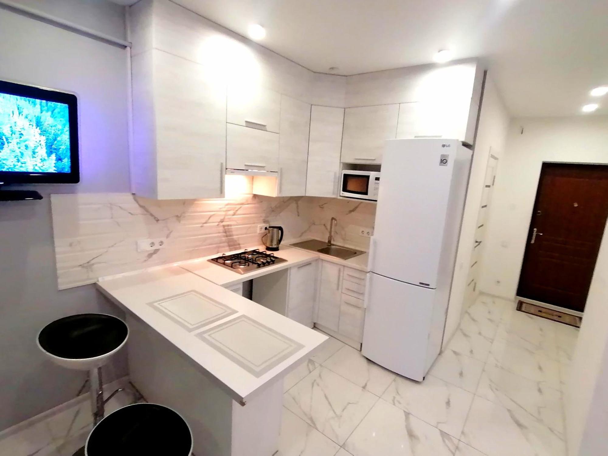 Apartamento Новобудова Сам Центр Жк "Семицвіт" Leópolis Exterior foto