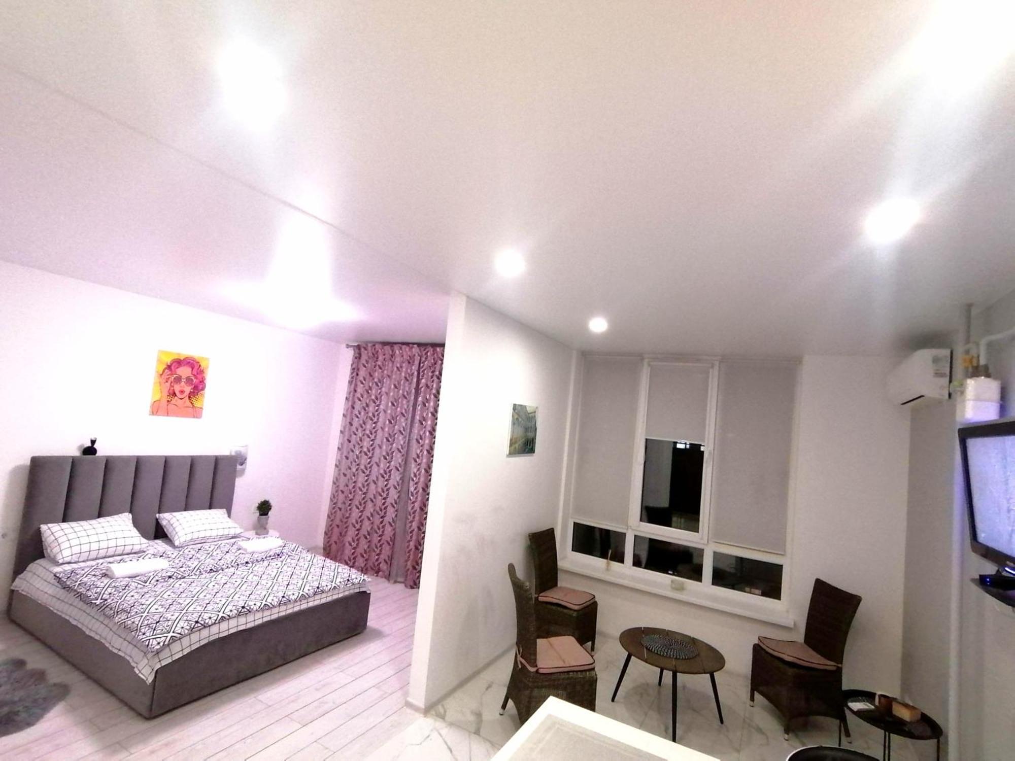 Apartamento Новобудова Сам Центр Жк "Семицвіт" Leópolis Exterior foto