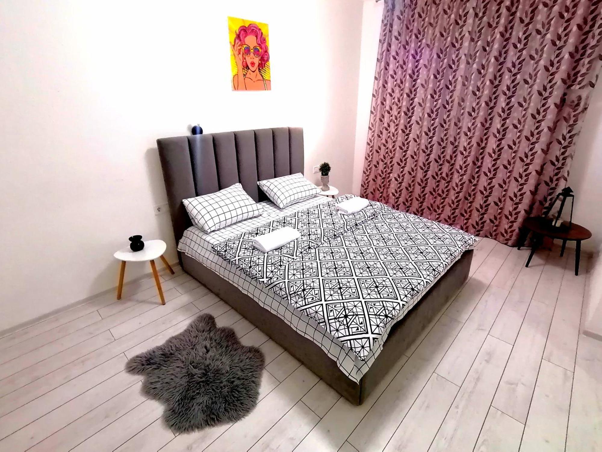 Apartamento Новобудова Сам Центр Жк "Семицвіт" Leópolis Exterior foto