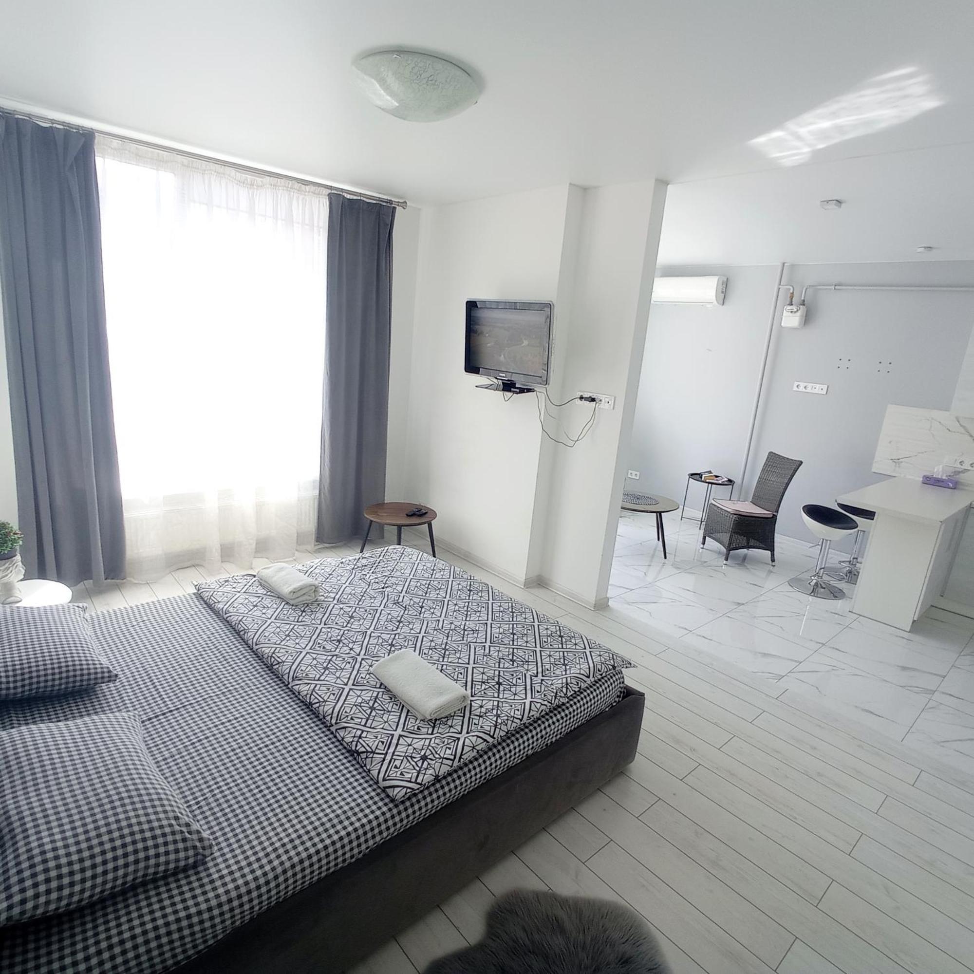 Apartamento Новобудова Сам Центр Жк "Семицвіт" Leópolis Exterior foto