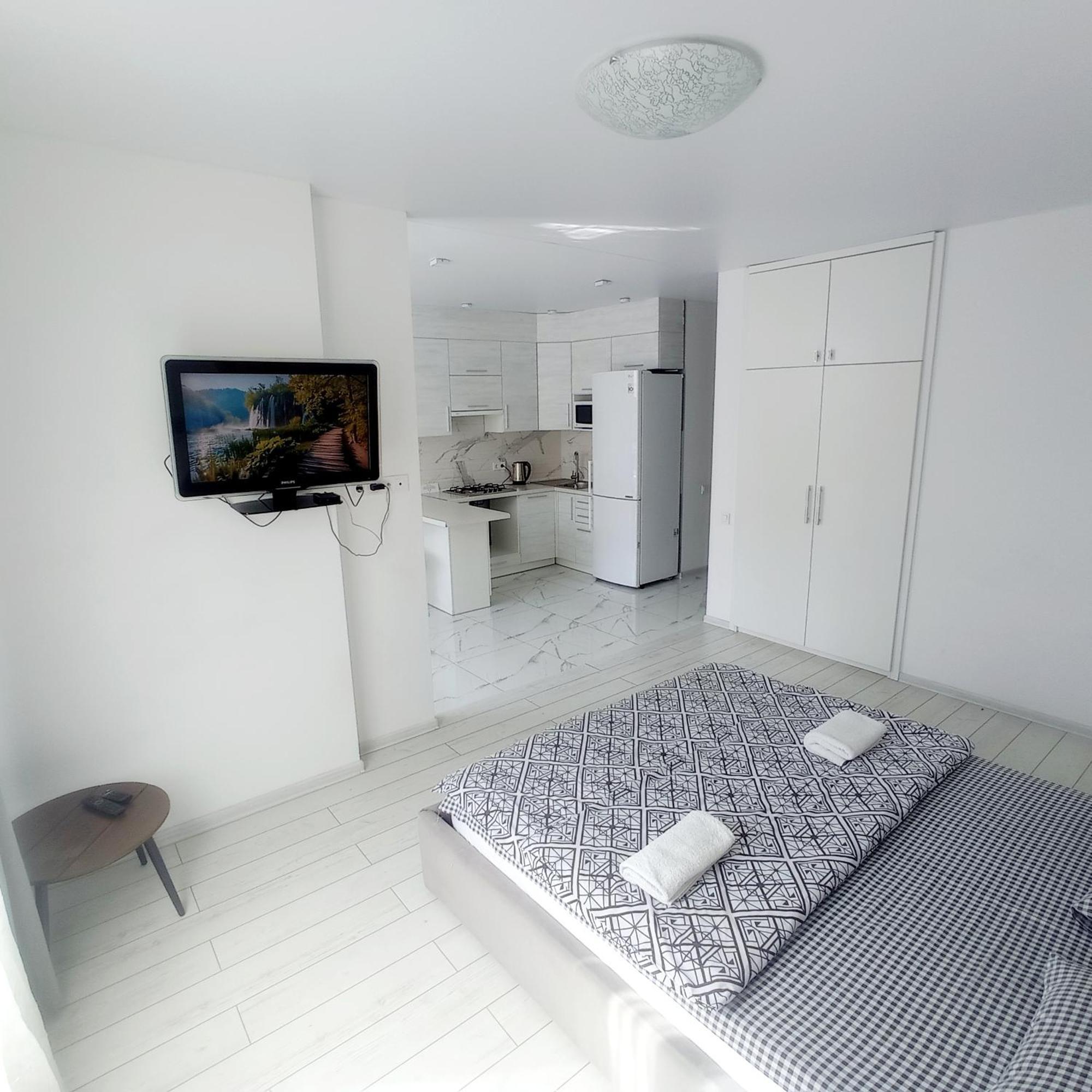 Apartamento Новобудова Сам Центр Жк "Семицвіт" Leópolis Exterior foto