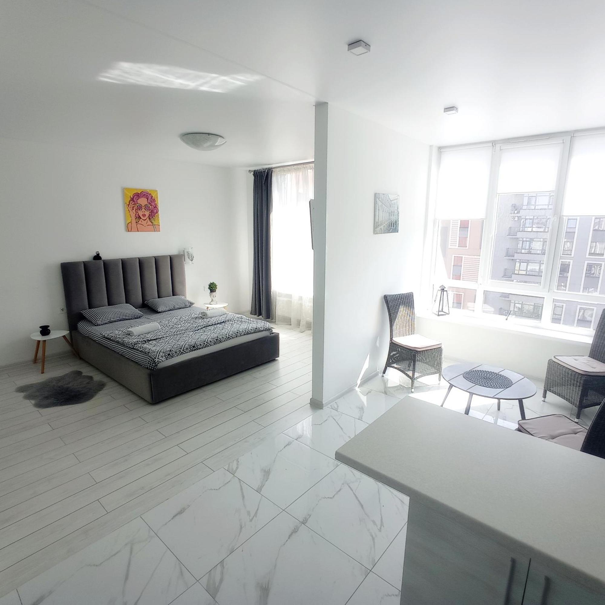Apartamento Новобудова Сам Центр Жк "Семицвіт" Leópolis Exterior foto