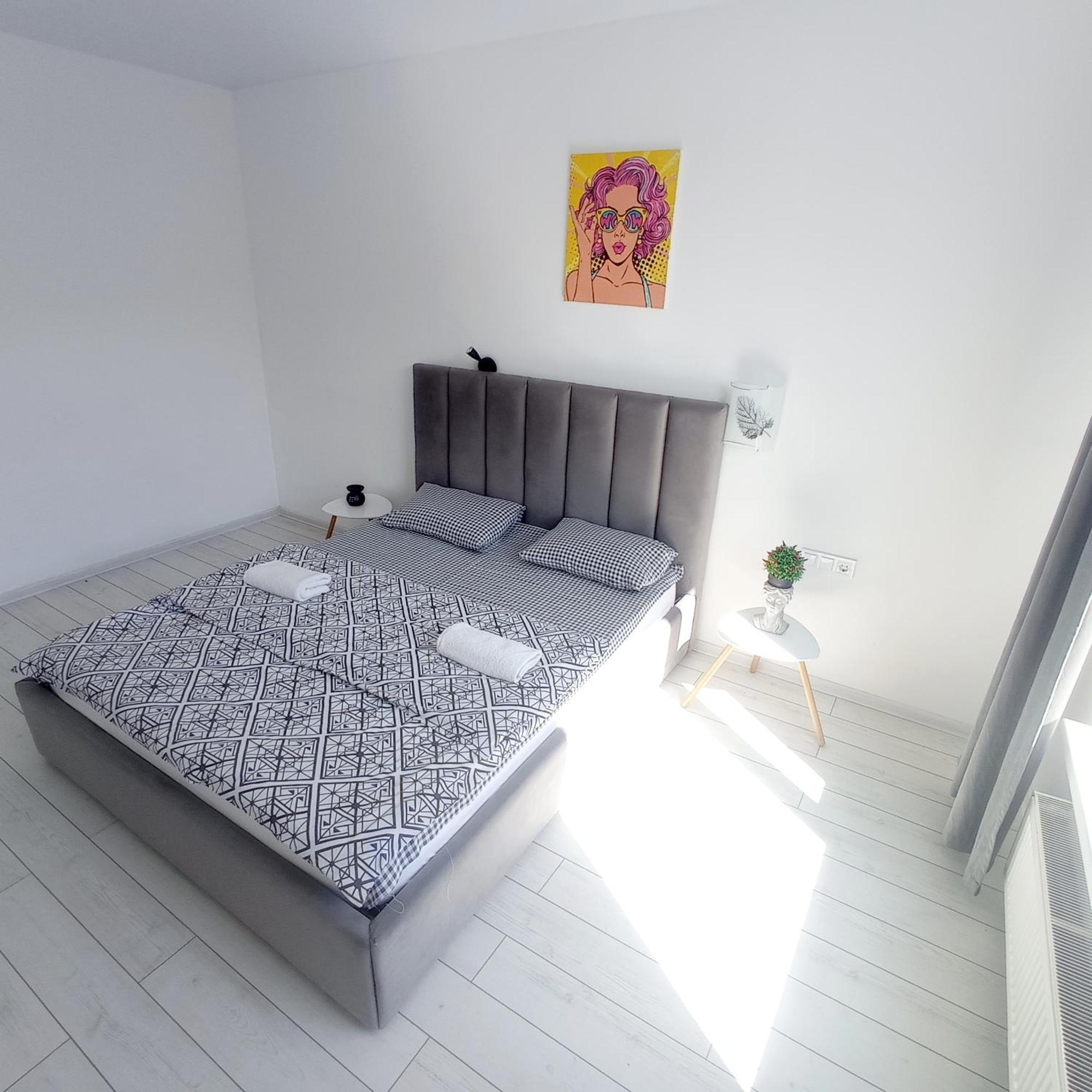 Apartamento Новобудова Сам Центр Жк "Семицвіт" Leópolis Exterior foto