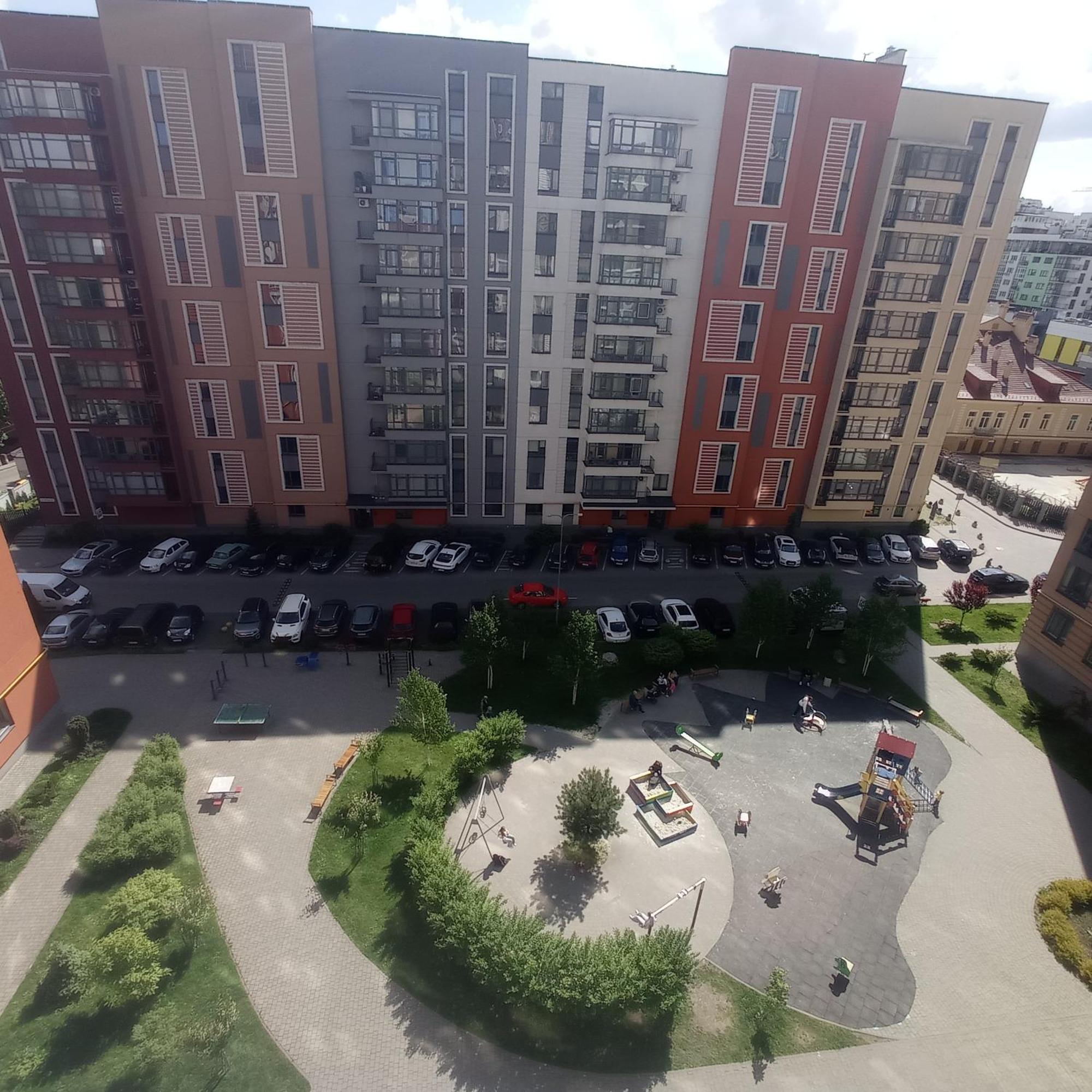 Apartamento Новобудова Сам Центр Жк "Семицвіт" Leópolis Exterior foto